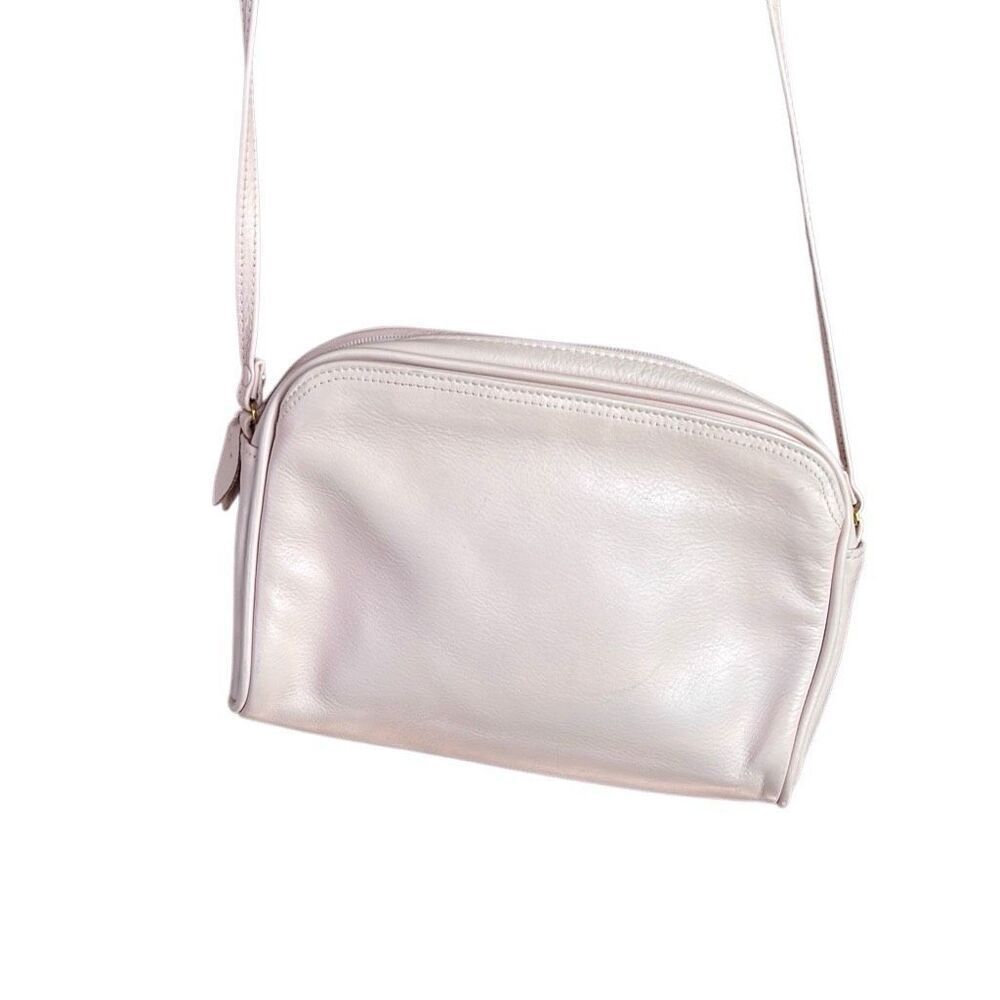 Amanda Smith Vintage 1990s Genuine Leather Light Pink Crossbody Bag Purse